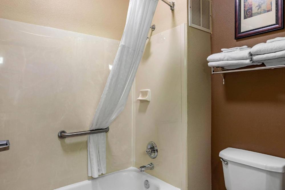Queen Suite with Two Queen Beds - Non-Smoking interior